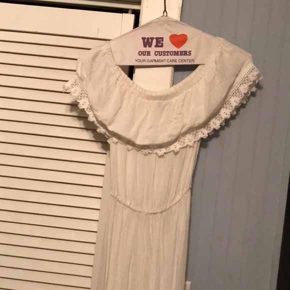 White off shoulder maxi dress with slit in middle - Picture 5 of 6